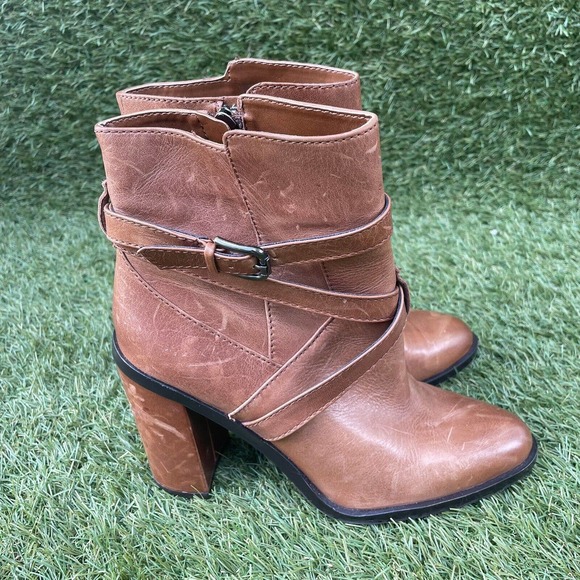 Vince Camuto Gravel Women’s Brown Leather Side Zip Heeled Ankle Boot Size 7 - Picture 2 of 16